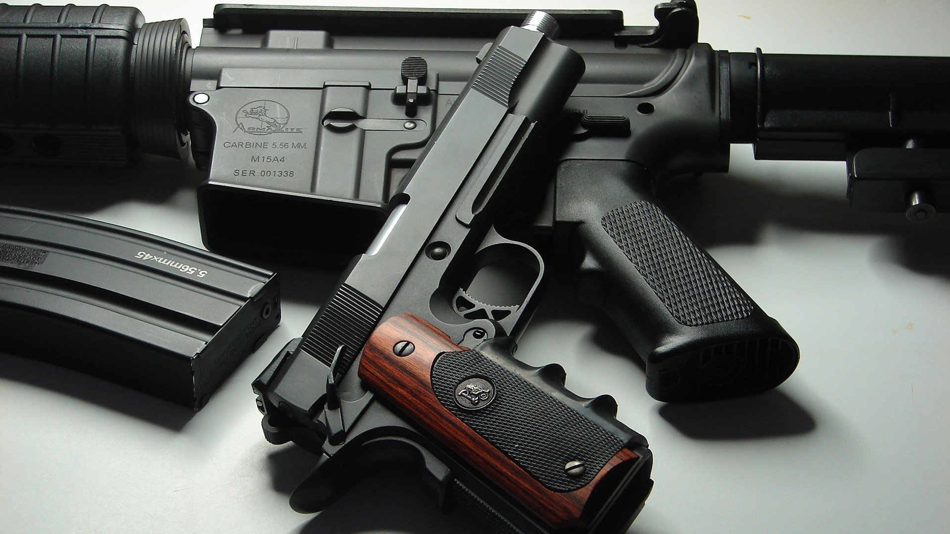 “英超领头羊迎战强敌，冠军争夺战愈发激烈”，英超爆冷夺冠