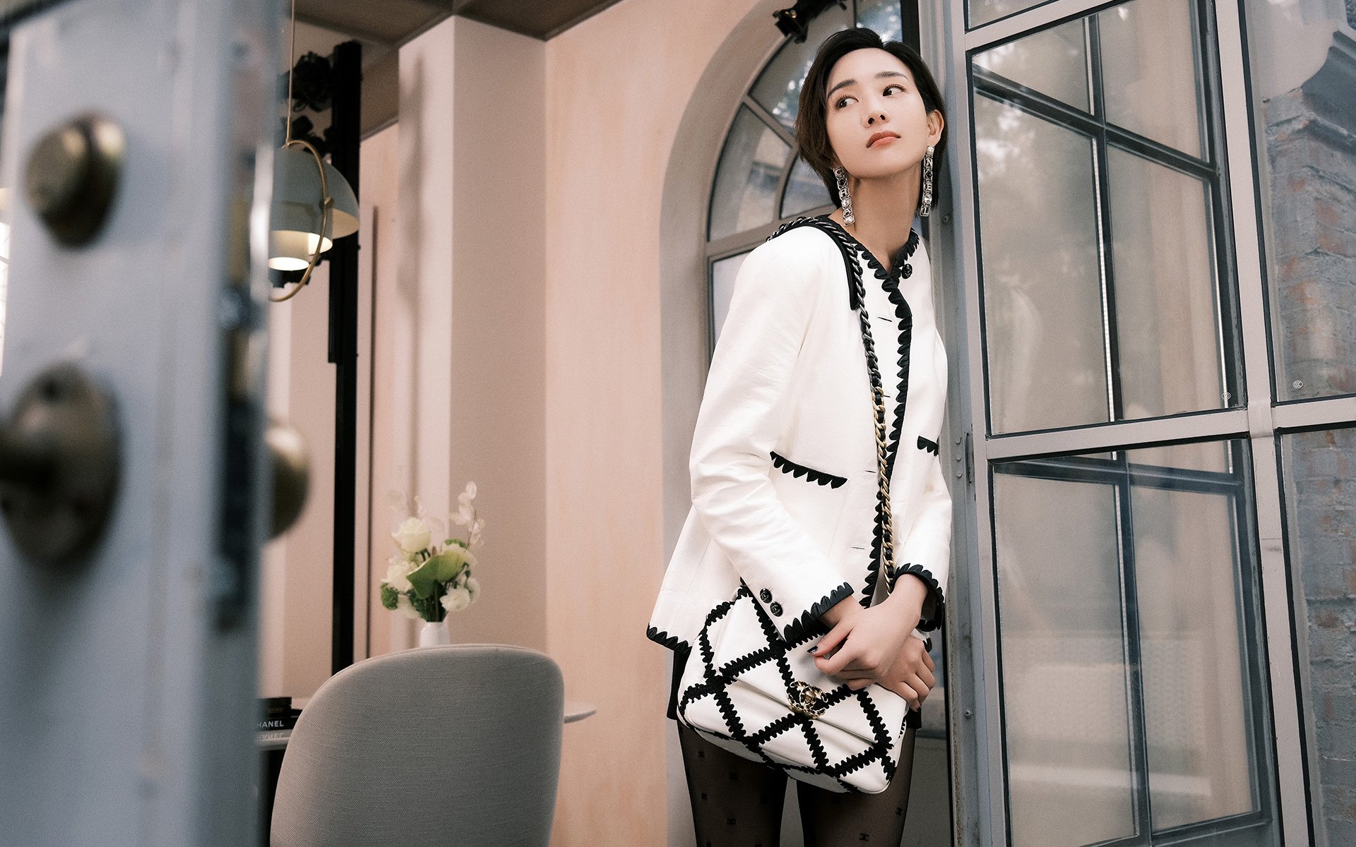 室内跳绳大赛，青春活力无限释放，室内跳绳能长高吗