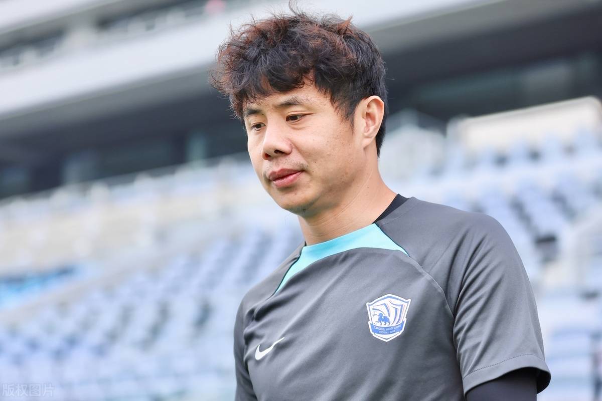 B体育平台:老将蒿俊闵的职业生涯回顾与对中国足球的贡献的简单介绍 B体育平台:老将蒿俊闵的职业生涯回顾与对中国足球的贡献的简单介绍