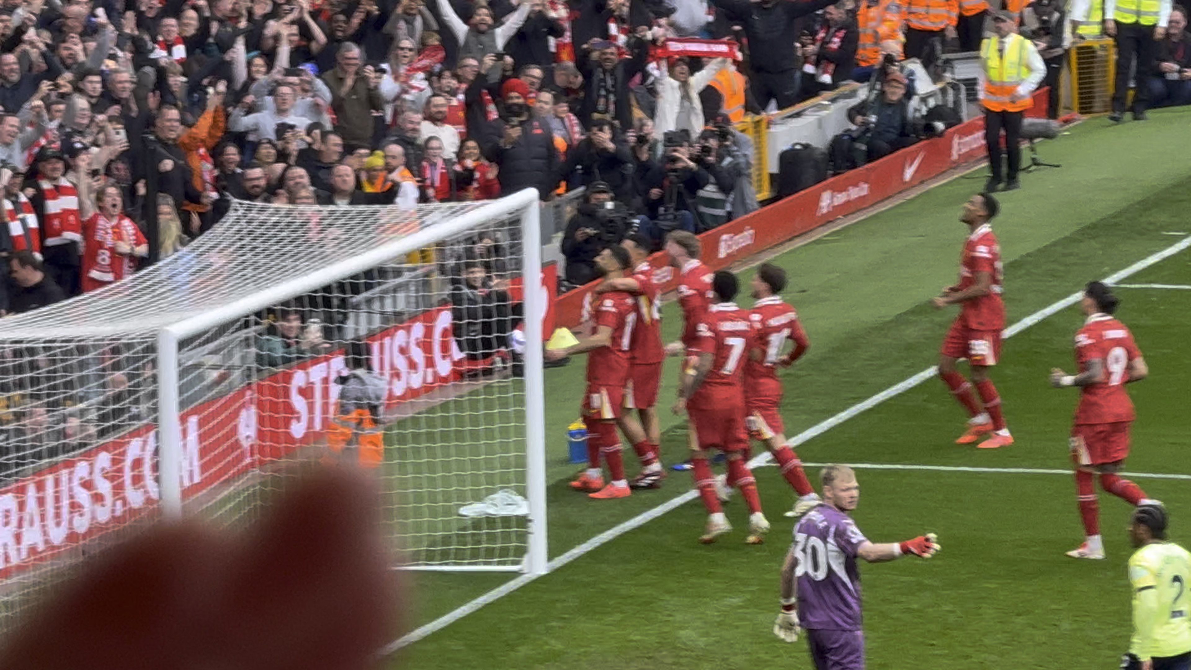 B体育官方网站:英超单赛季进球记录的挑战：谁能打破的简单介绍