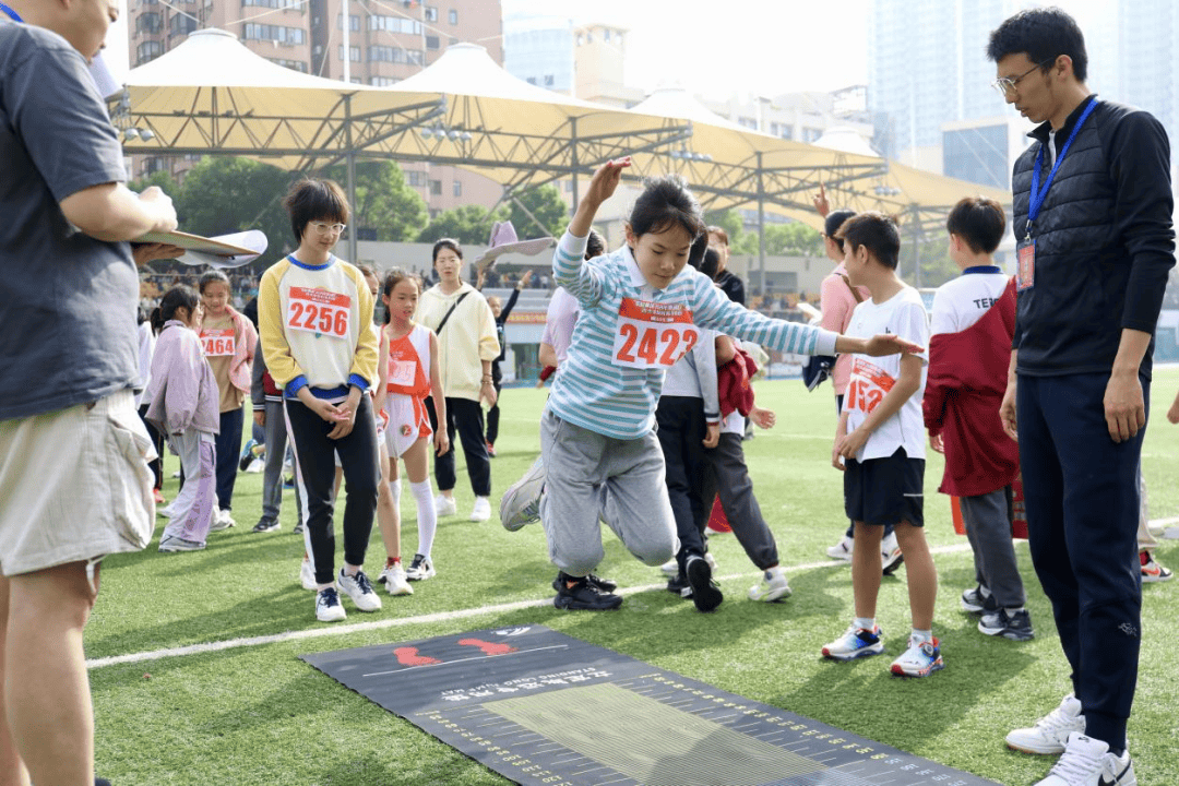 包含B体育:赛事间的比较:不同体育项目的魅力揭示的词条 包含B体育:赛事间的比较:不同体育项目的魅力揭示的词条