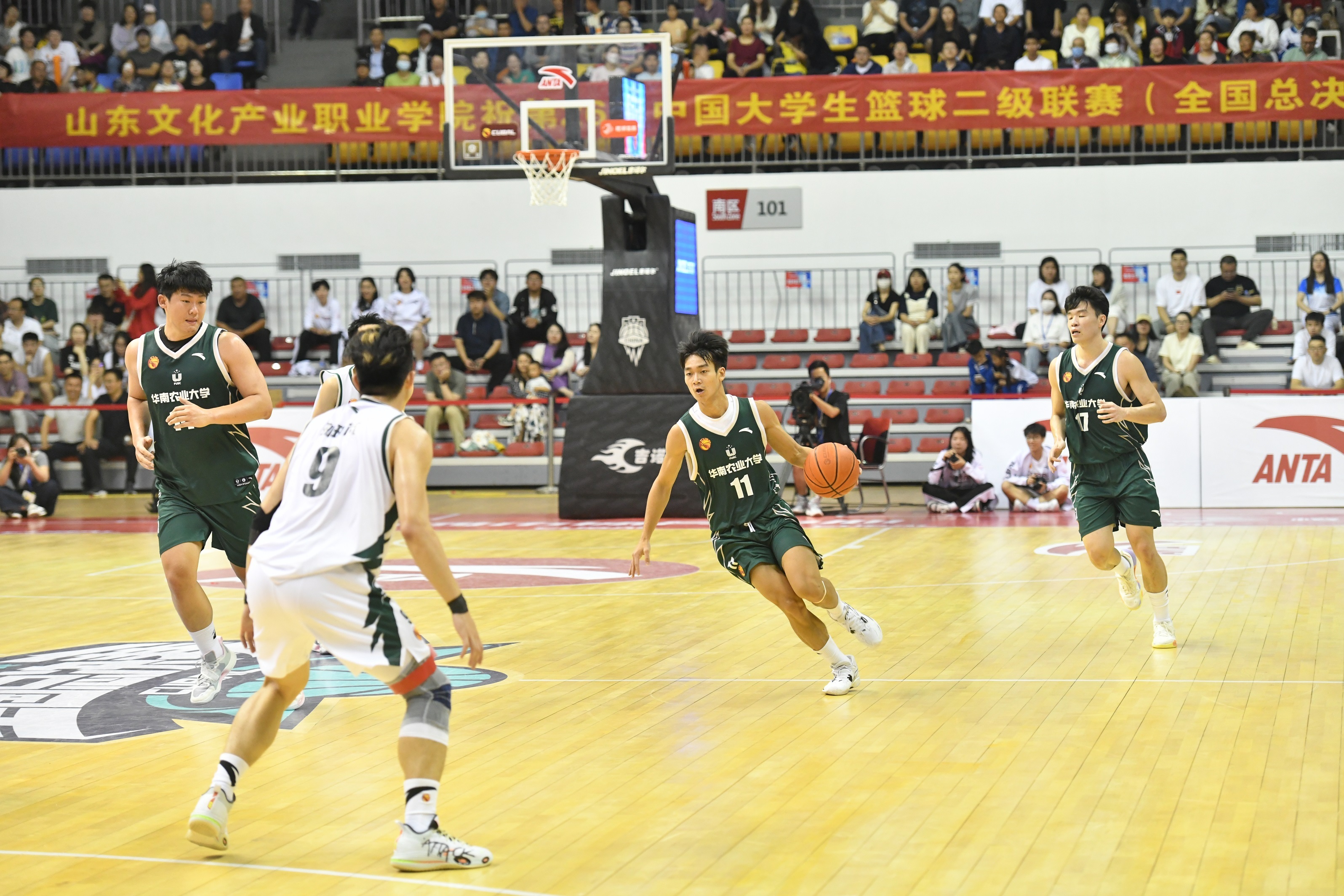 B体育官方网址：中国篮球联赛商业化进程加速，市场潜力巨大的简单介绍