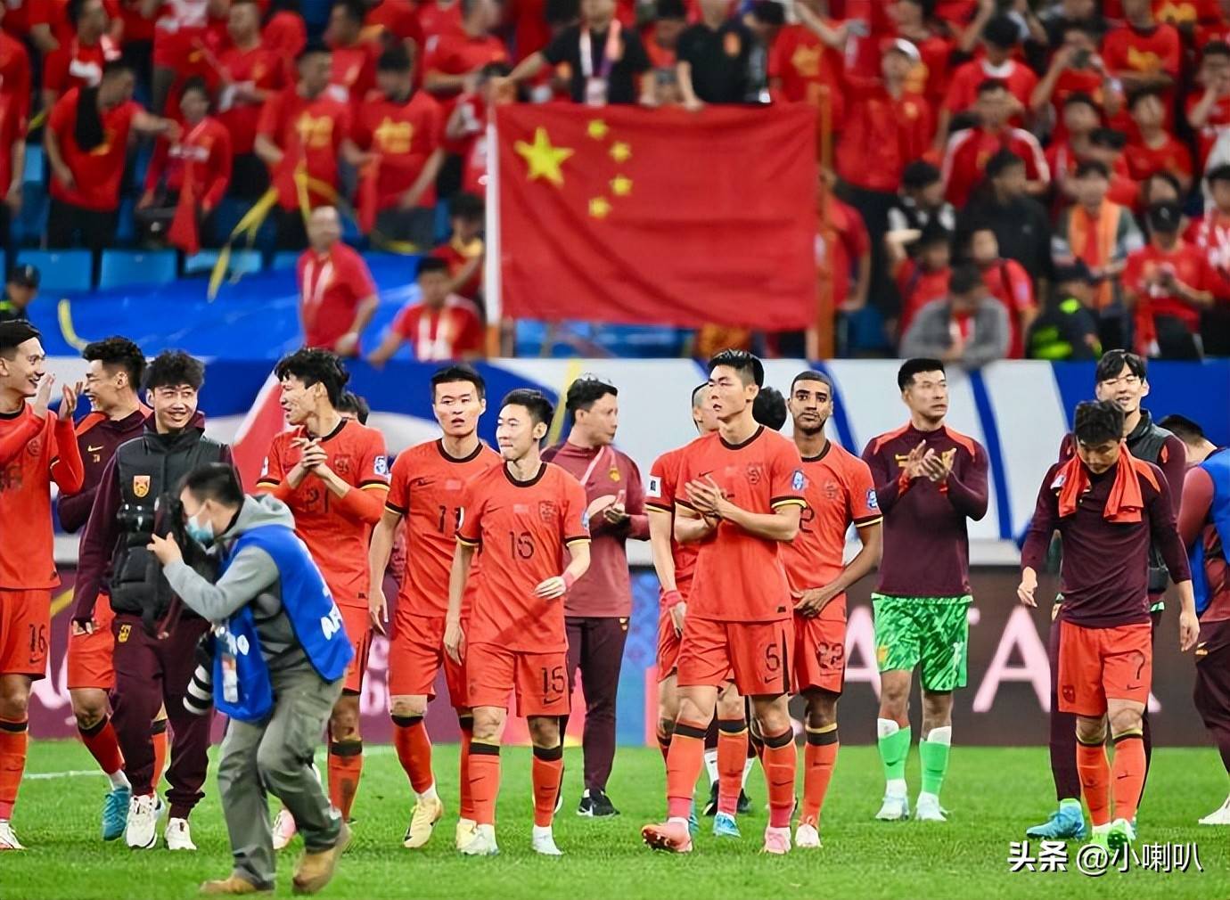 包含B体育平台:中国男足最新阵容“备战世预赛”，球迷：希望他们能全力以赴，争取好成绩！的词条