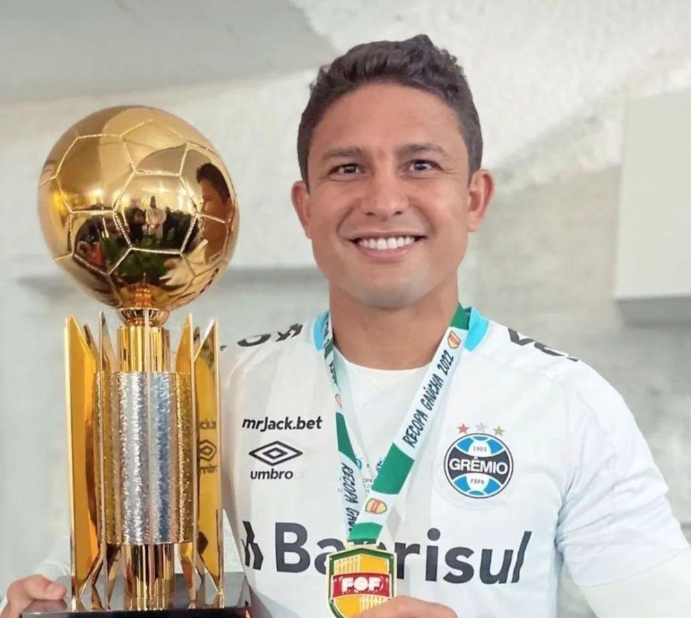 B体育平台:艾克森：归化球员对中国足球的文化融合与社会影响的简单介绍